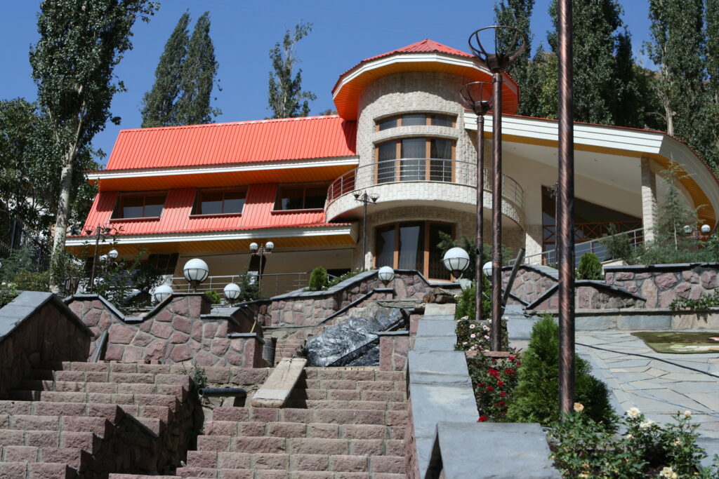 Iranian House Sale Price